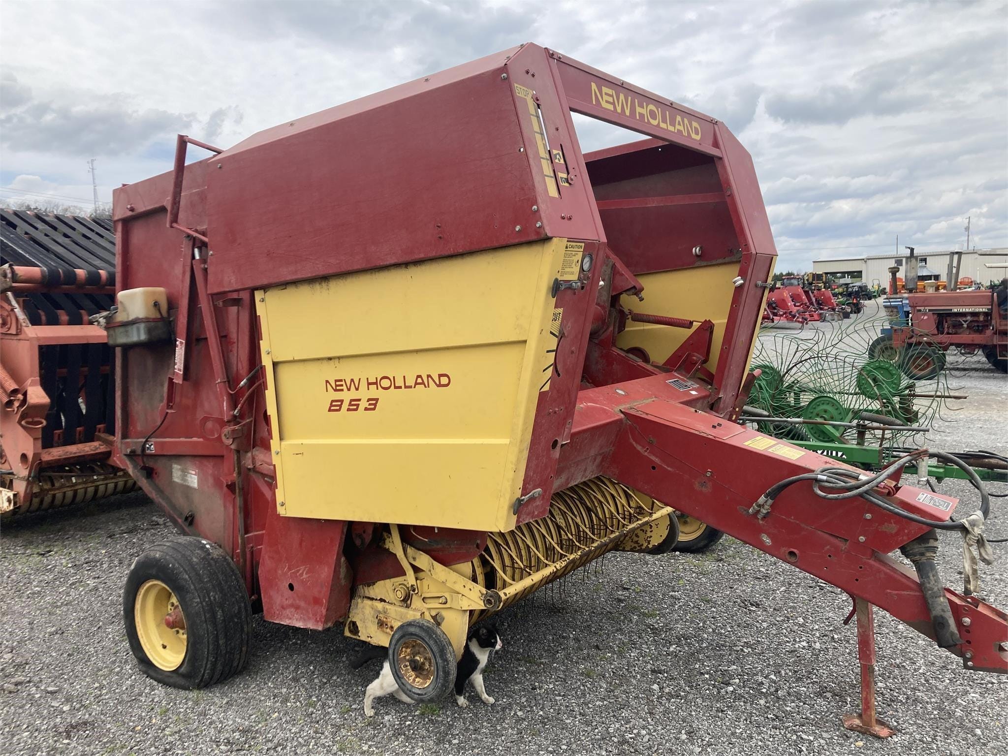 1990 New Holland 853 Equipment Image0
