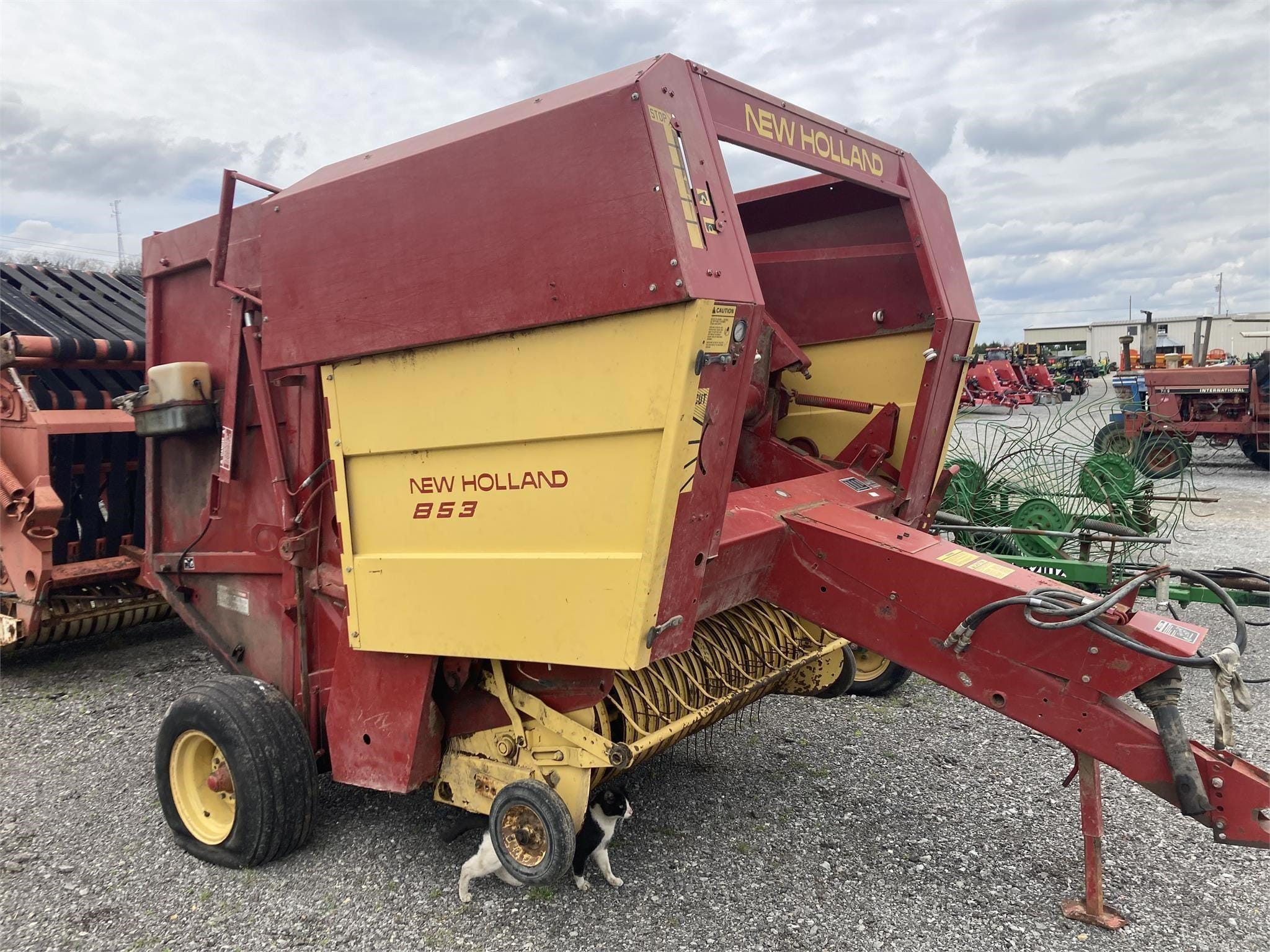 1990 New Holland 853 Equipment Image0