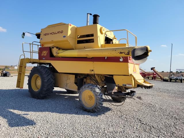 Image of New Holland TR86 equipment image 3