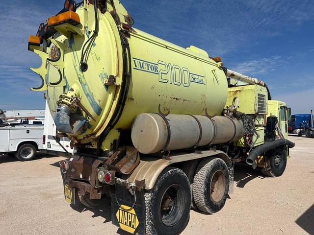 Image of Peterbilt 320 equipment image 2