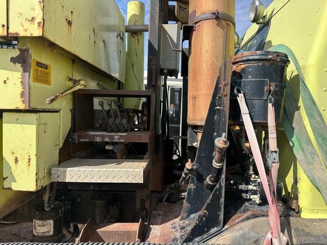 Image of Peterbilt 320 equipment image 1