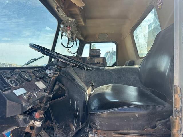 Image of Peterbilt 320 equipment image 4