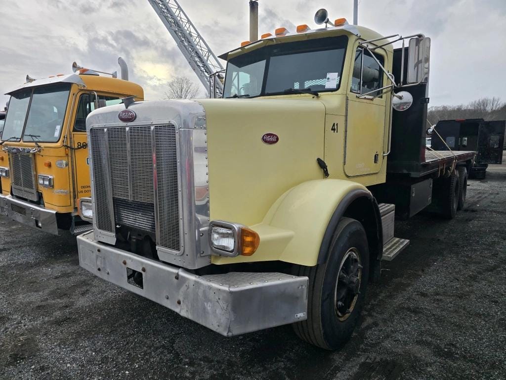 1990 Peterbilt 357 Equipment Image0