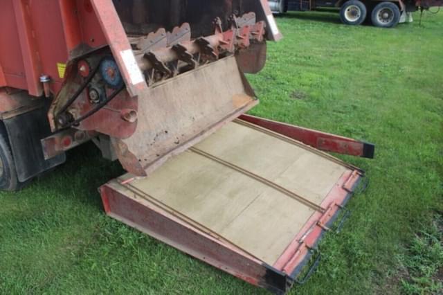 Image of Peterbilt 357 equipment image 4