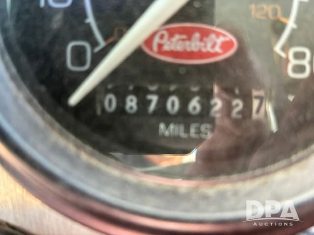 Image of Peterbilt 377 equipment image 4