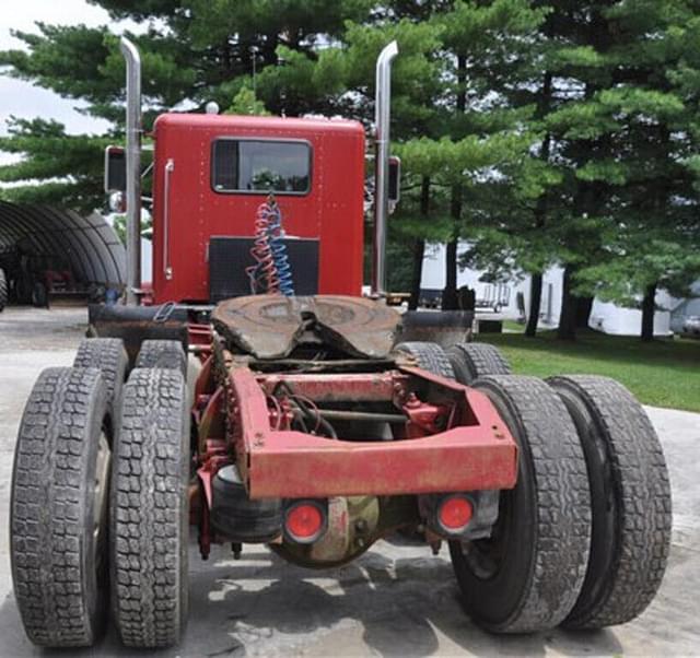 Image of Peterbilt 377 equipment image 4