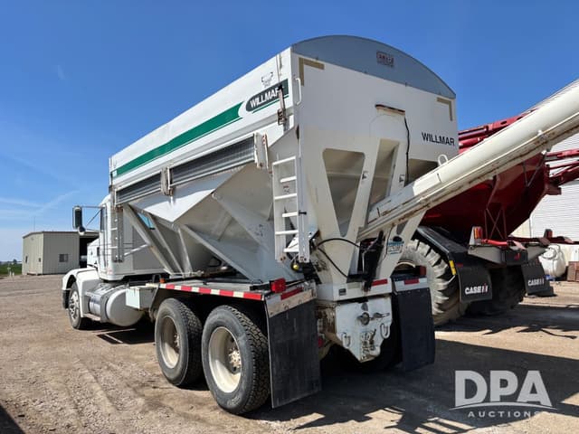 Image of Peterbilt 377 equipment image 4