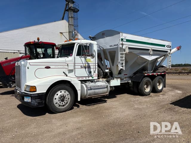 Image of Peterbilt 377 equipment image 1