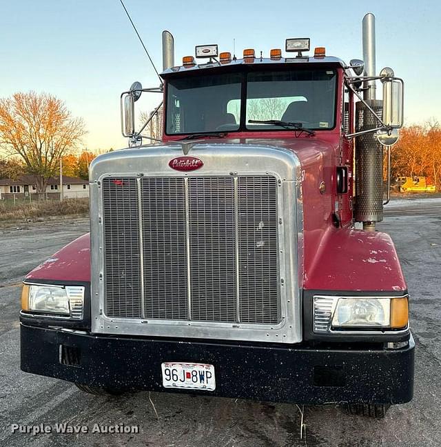 Image of Peterbilt 377 equipment image 1