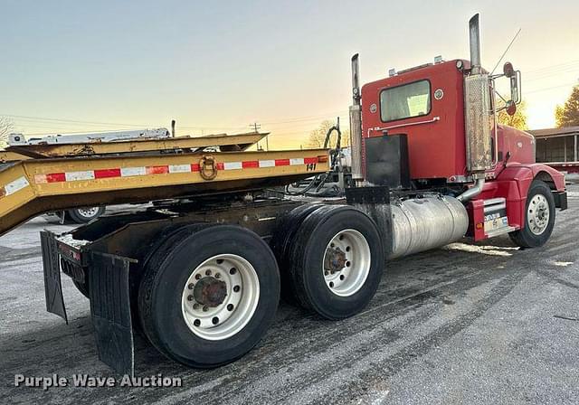 Image of Peterbilt 377 equipment image 4