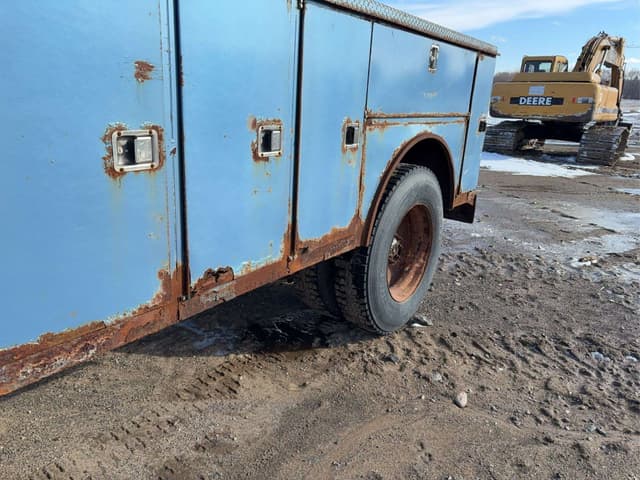 Image of Peterbilt 377 equipment image 4