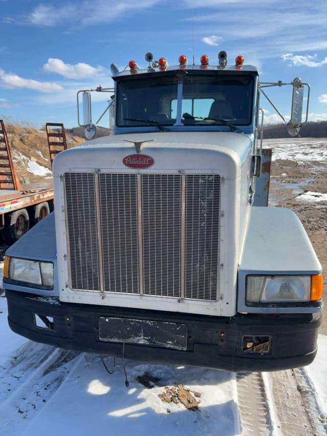 Image of Peterbilt 377 equipment image 1