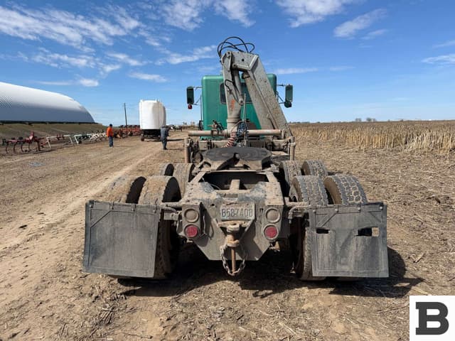 Image of Peterbilt 377 equipment image 3