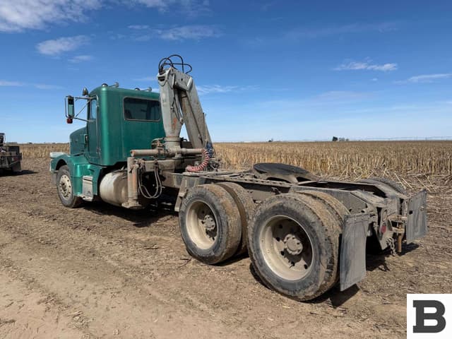 Image of Peterbilt 377 equipment image 2