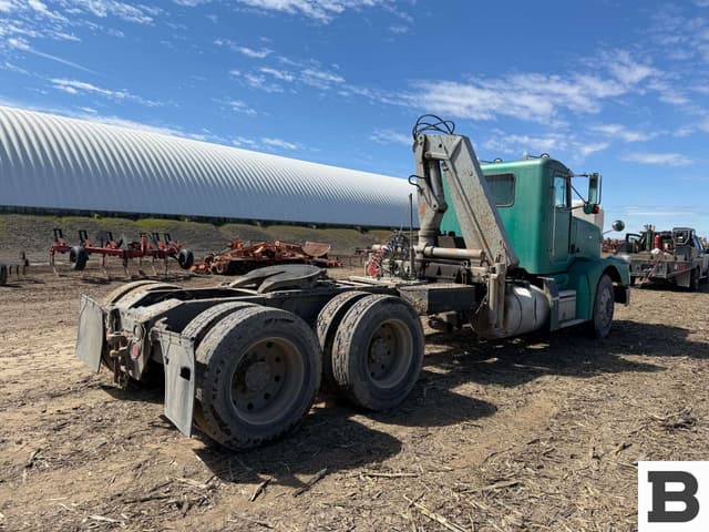 Image of Peterbilt 377 equipment image 4