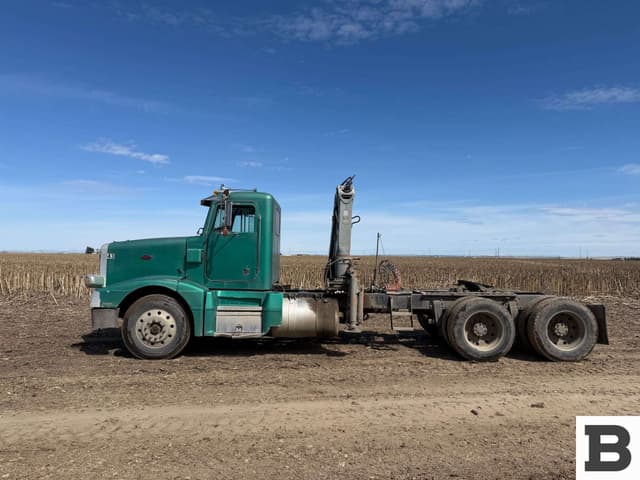 Image of Peterbilt 377 equipment image 1