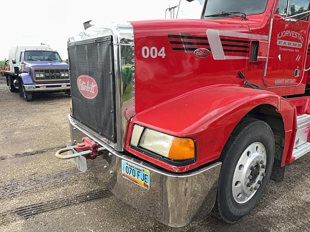 Image of Peterbilt 377 equipment image 1