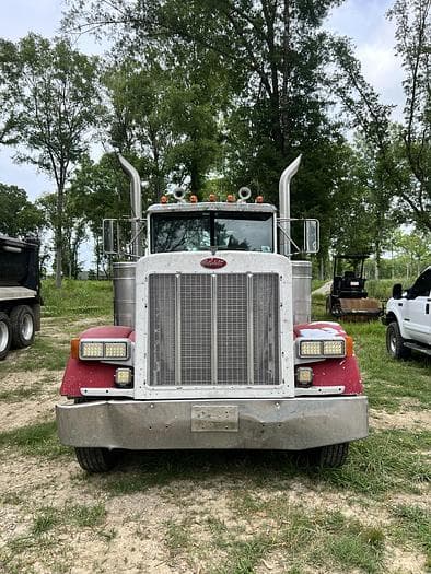 Image of Peterbilt 379 equipment image 1