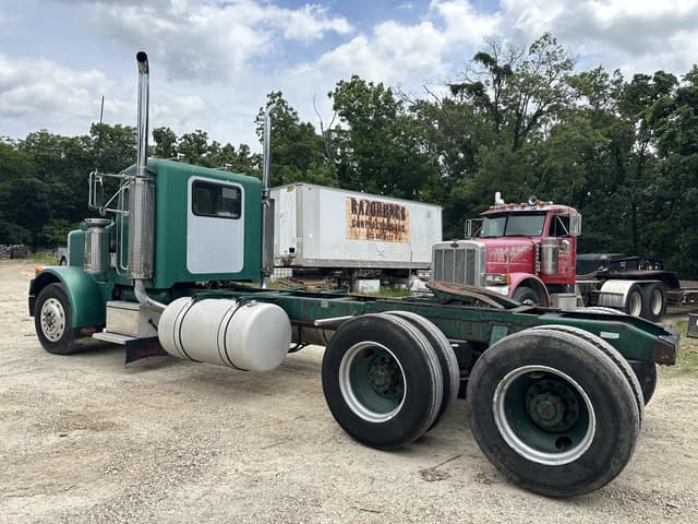 Image of Peterbilt 379 equipment image 4