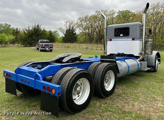 Image of Peterbilt 379 equipment image 4