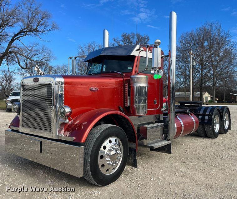 Main image Peterbilt 379