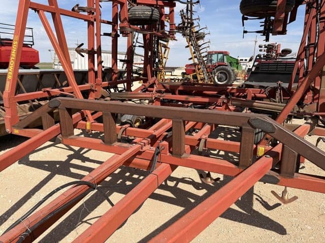 Image of Sunflower 5552 equipment image 4