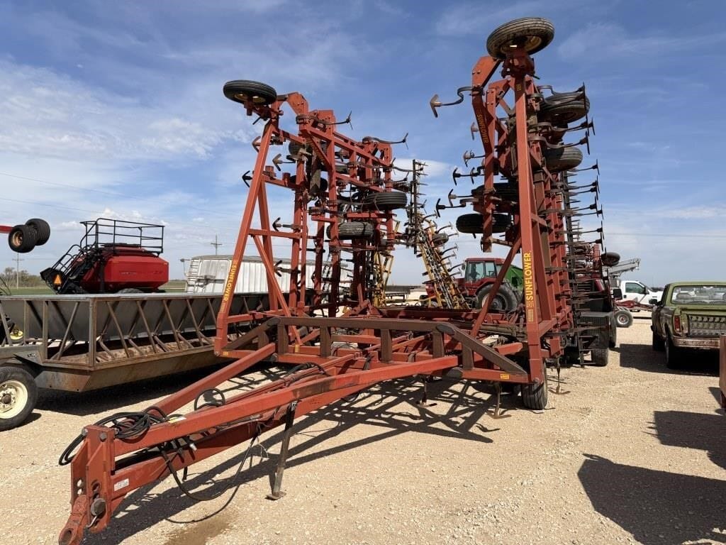 1990 Sunflower 5552 Equipment Image0