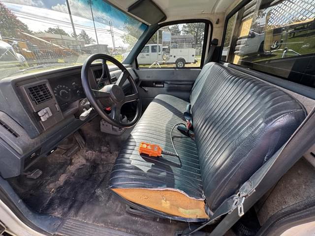 Image of Chevrolet 3500 equipment image 4