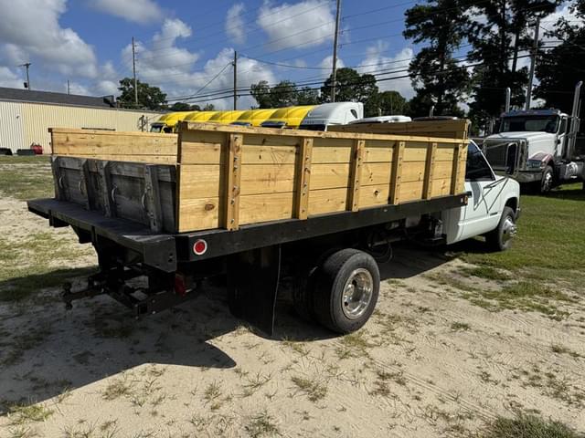 Image of Chevrolet 3500 equipment image 2