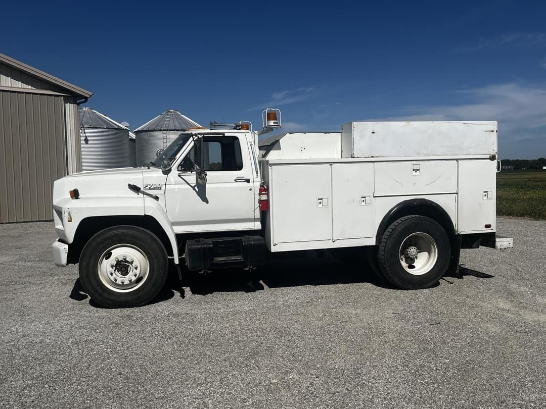 Image of Ford F-700 Primary image