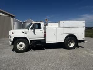 1990 Ford F-700 Image