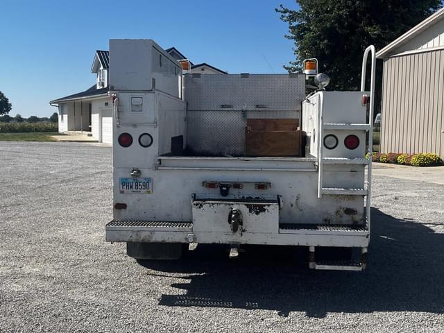 Image of Ford F-700 equipment image 4