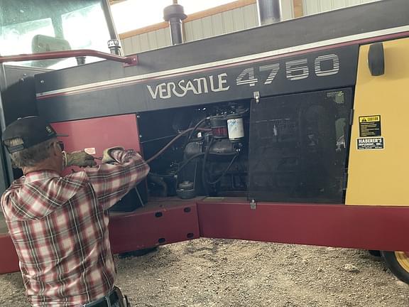 Image of Versatile 4750 equipment image 2