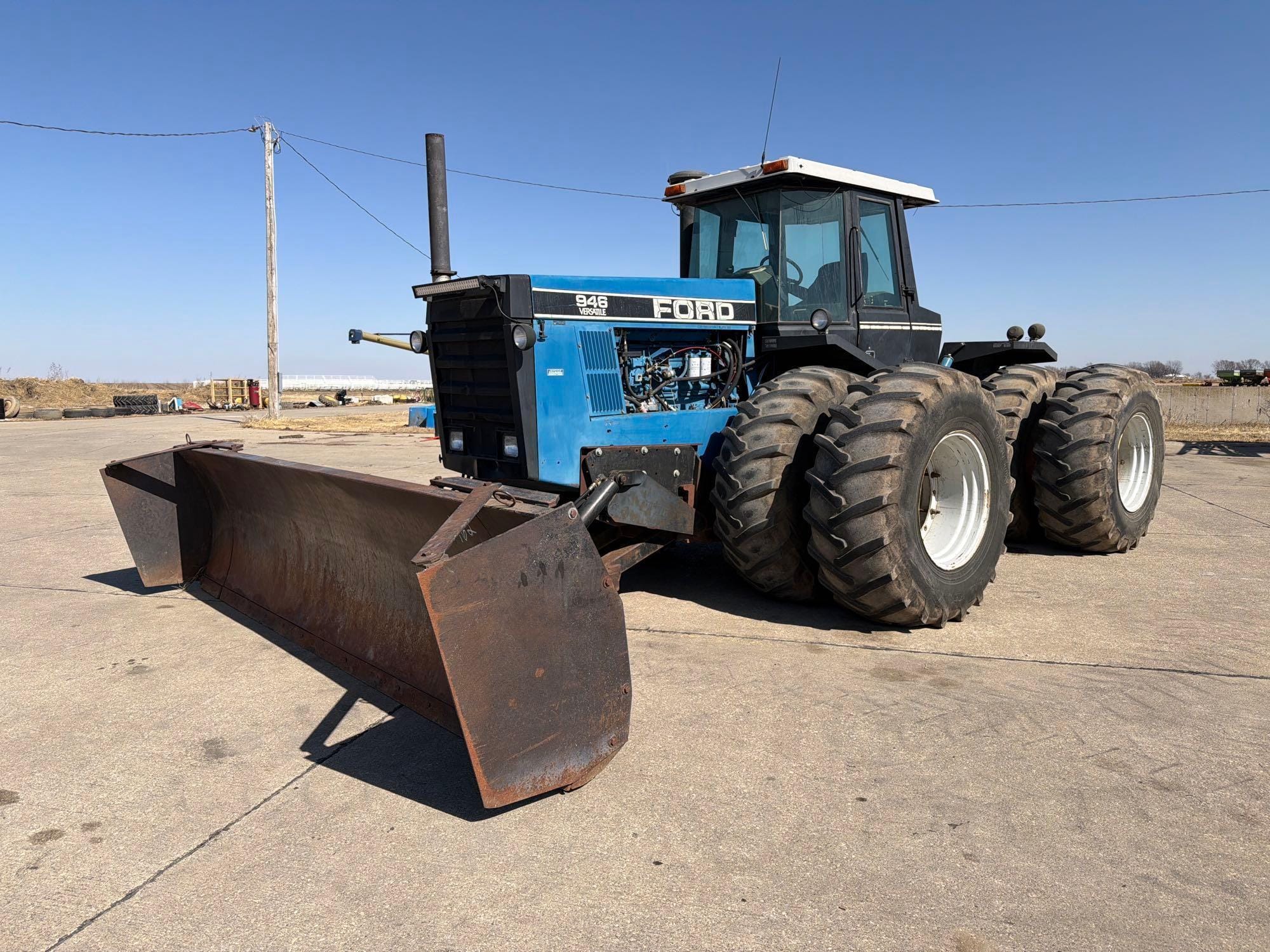 1990 Versatile 946 Equipment Image0