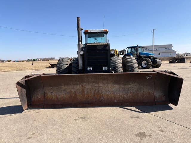 Image of Versatile 946 equipment image 2