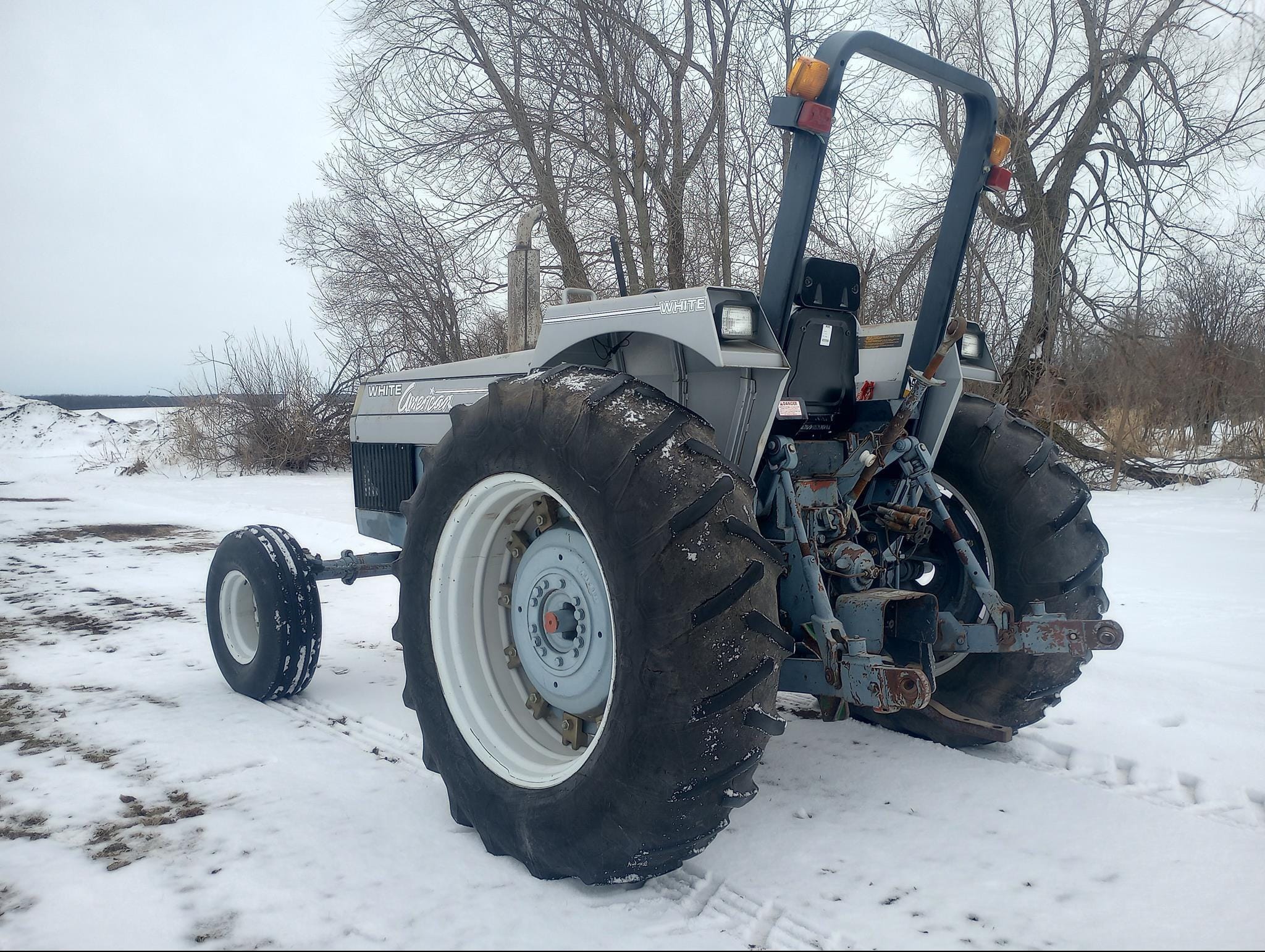 1990 White American 60 Equipment Image0