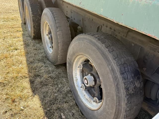 Image of White GMC Autocar equipment image 4