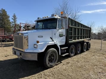 Main image White GMC Autocar