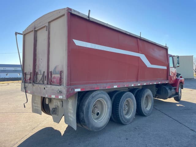 Image of White GMC Undetermined equipment image 3