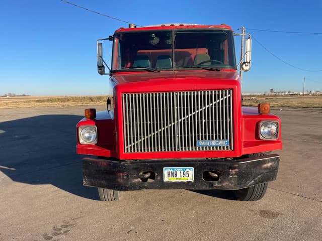 Image of White GMC Undetermined equipment image 1