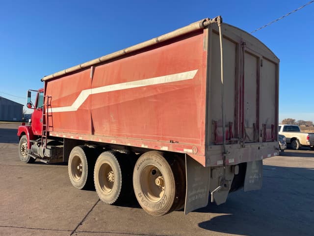 Image of White GMC Undetermined equipment image 4