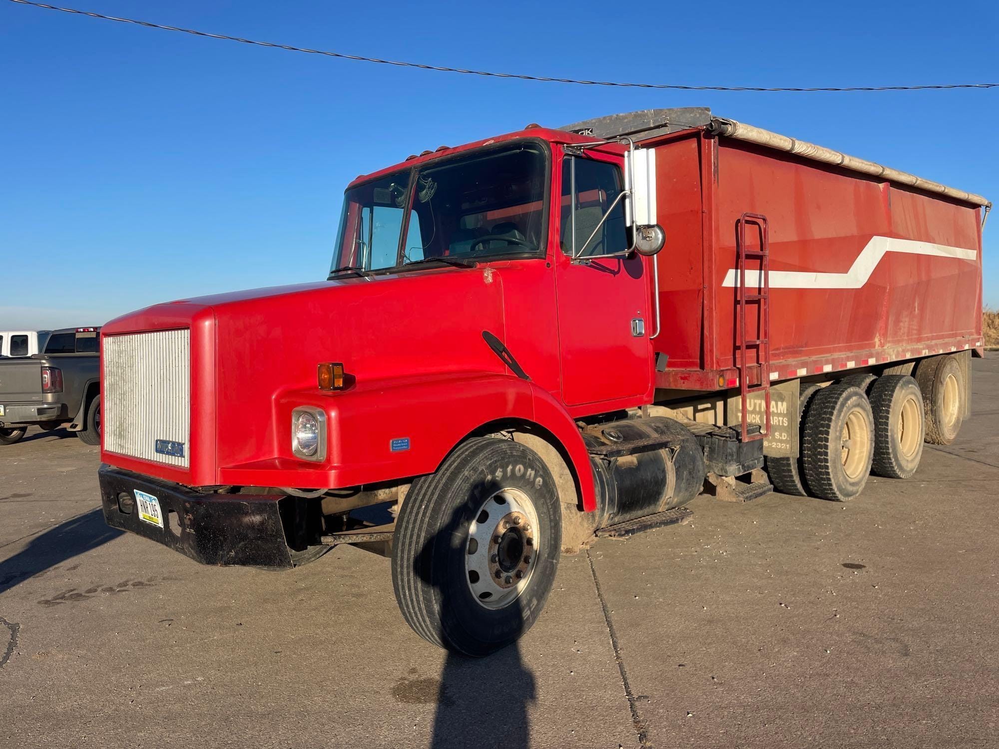 1990 White GMC Undetermined Equipment Image0