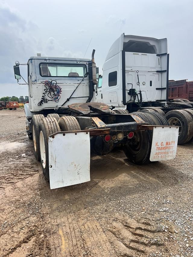 Image of White GMC Undetermined equipment image 2