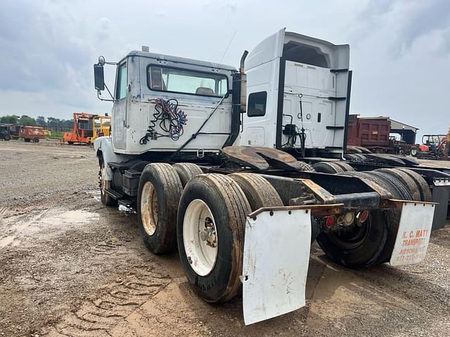 Image of White GMC Undetermined equipment image 1