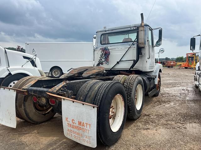 Image of White GMC Undetermined equipment image 3