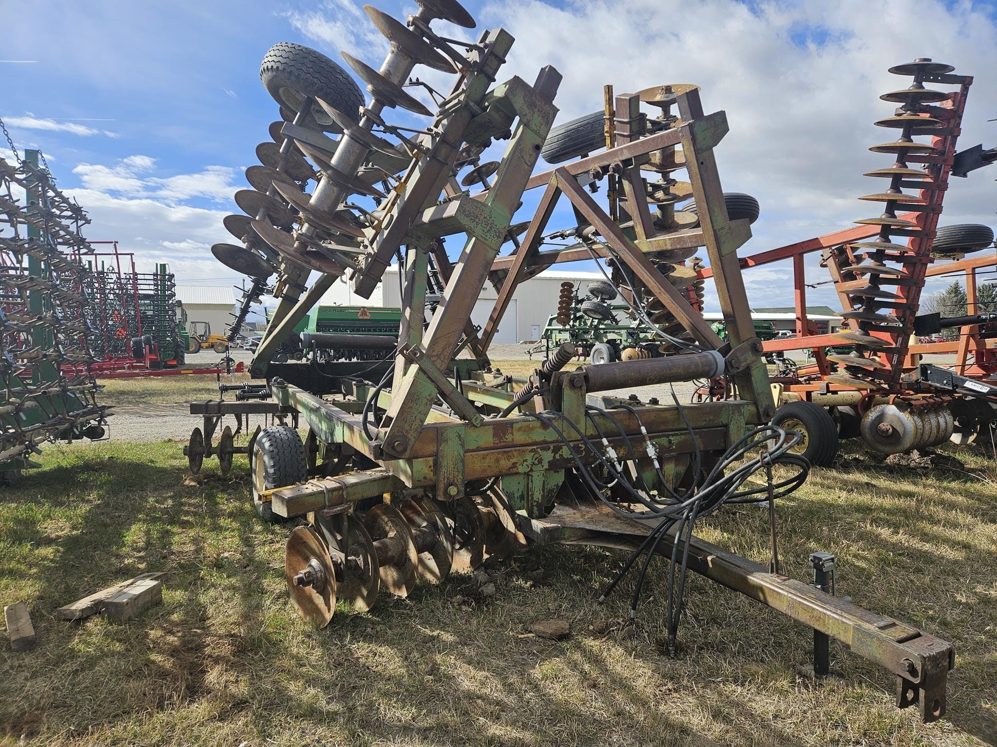 1990 Wishek 842 Equipment Image0