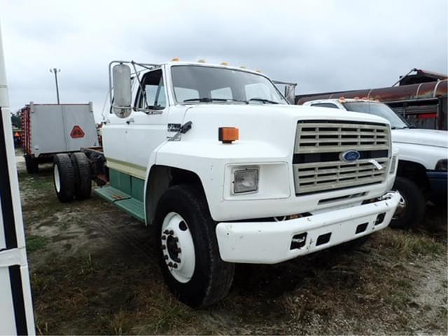 Image of Ford F-700 equipment image 2