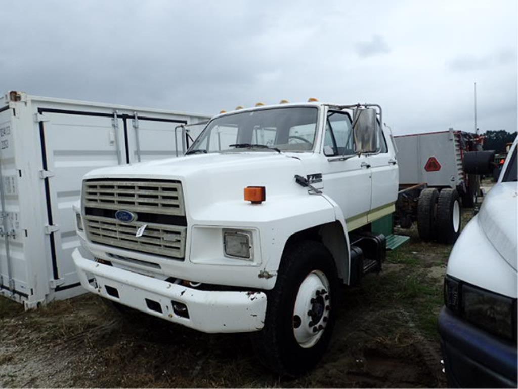 Image of Ford F-700 Primary image