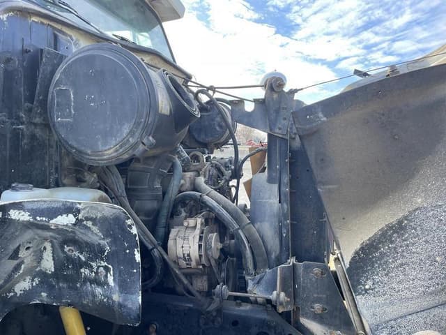 Image of International Cargo Star 1810 equipment image 3