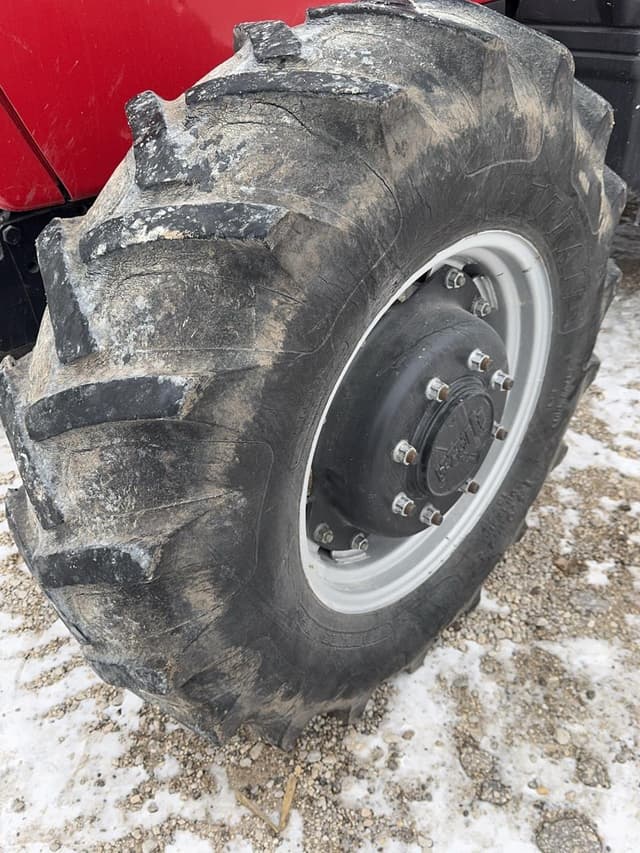 Image of Case IH 5140 equipment image 4